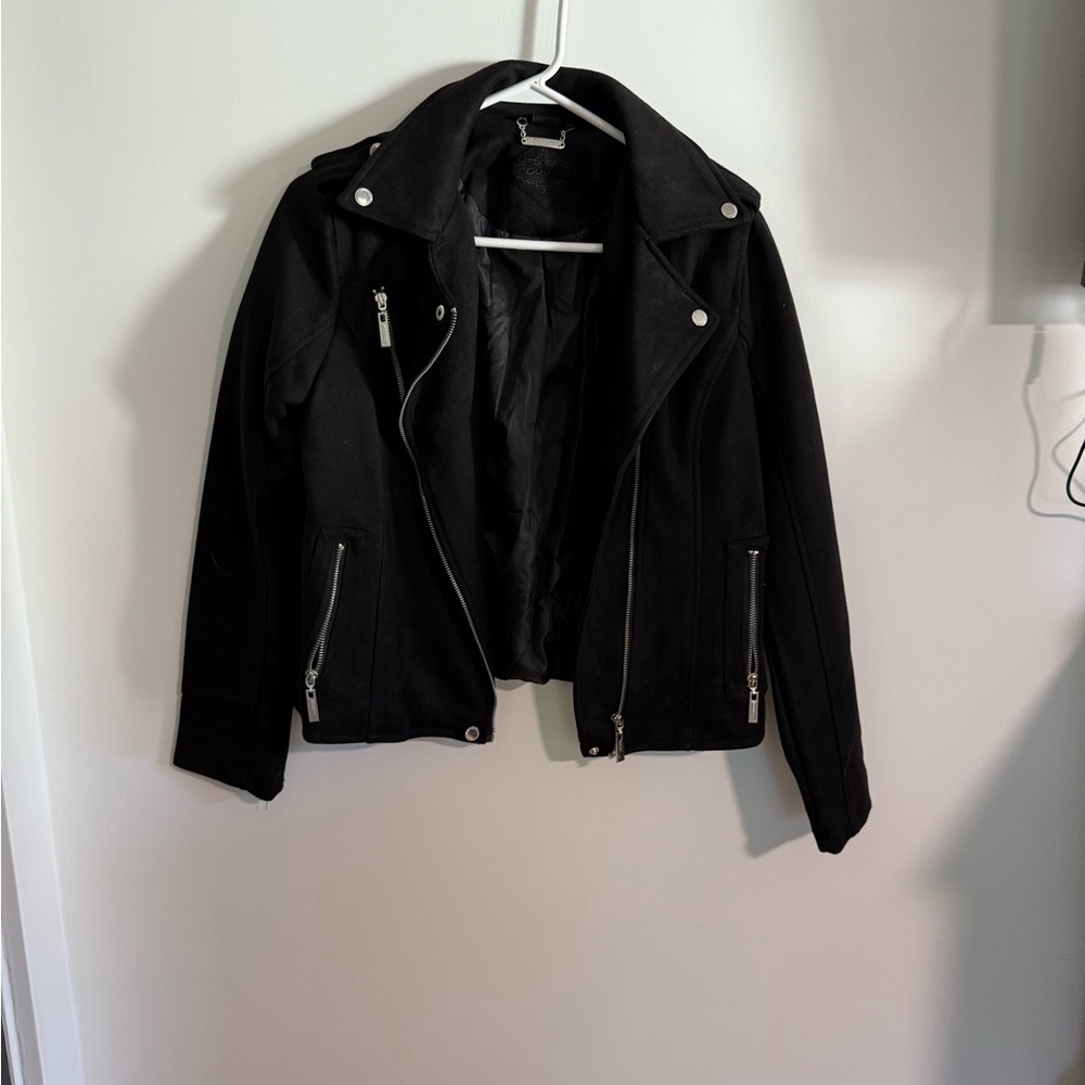 Elegant Black Leather Jacket for Women